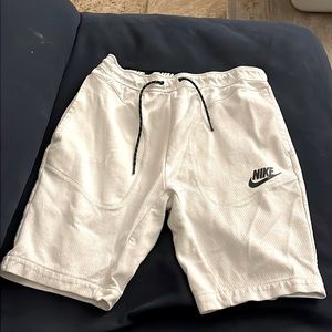 Nike men’s shorts white